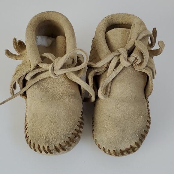 Minnetonka Fringe Baby Bootie Tan - Picture 2 of 13